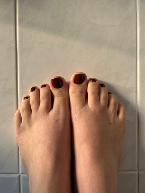 yourfeettgirl cover image