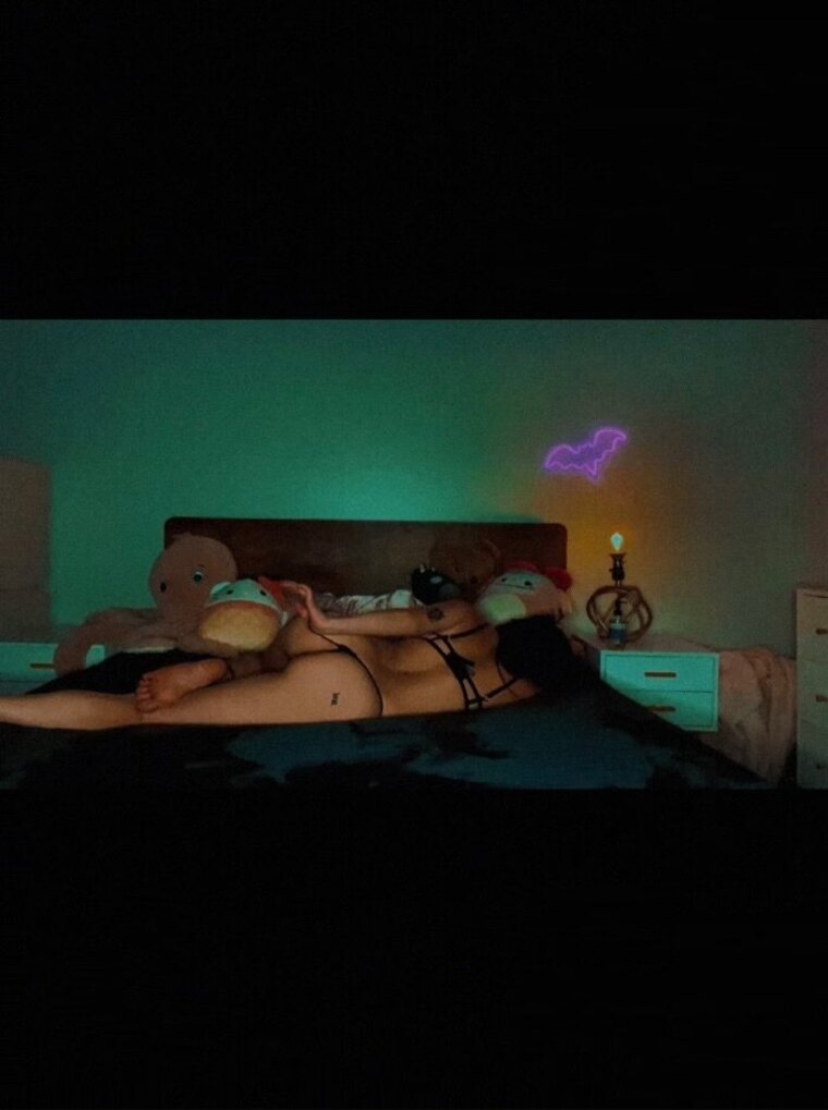 NaughtyMommy cover image