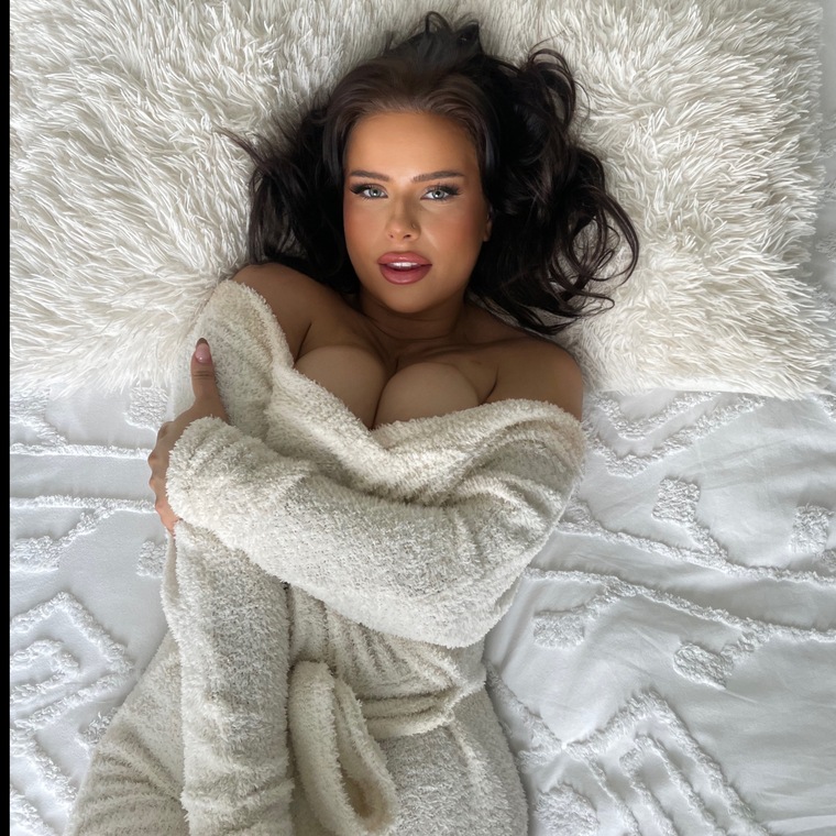 Tessa 🌸 cover image