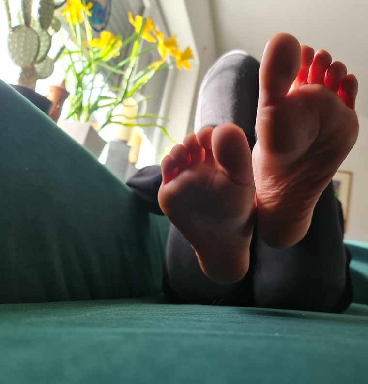 Queen ZAHRA👣😛 cover image