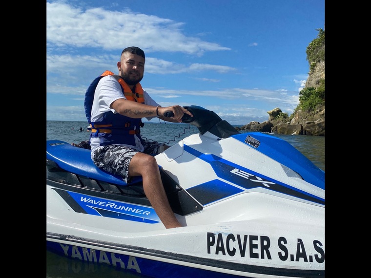 Luis Carlos cover image