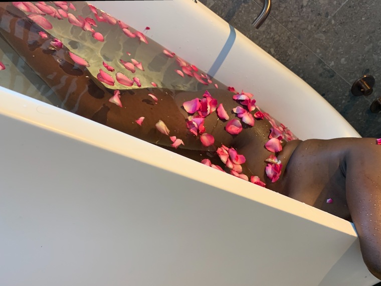 Zarisa - your e-girl 💦 cover image