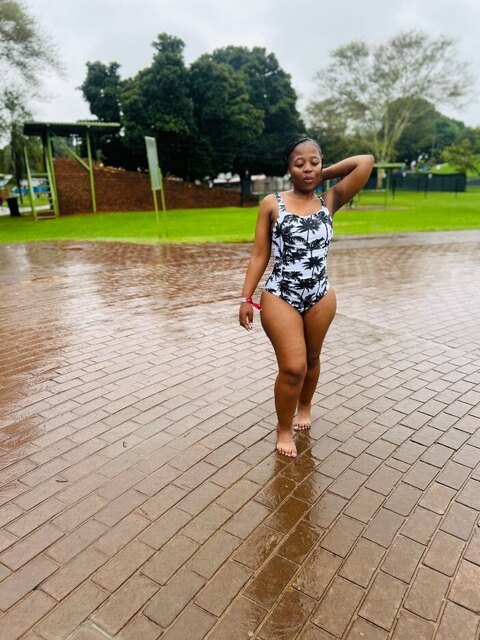 Zinny 🌻💛 cover image
