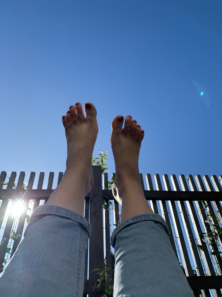 Zoe Has Feet cover image