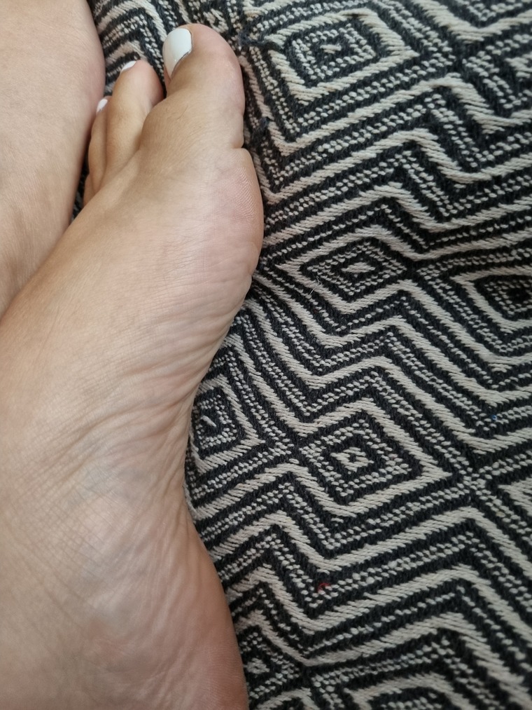 Zary feet banner image